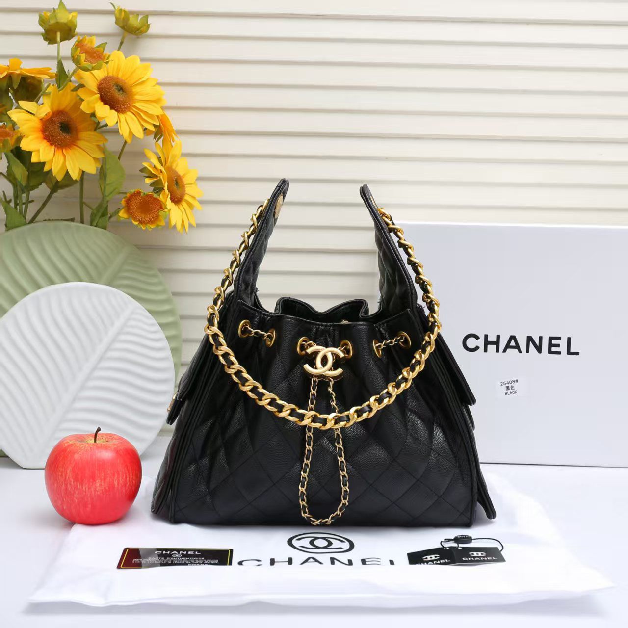 𝟱𝟬% 𝗦𝗽𝗲𝗰𝗶𝗮𝗹 𝗗𝗶𝘀𝗰𝗼𝘂𝗻𝘁 -Premium Quality 𝐂𝐡𝐚𝐧𝐞𝐥 Ladies Bag | Made in Italy | Free Delivery All Over Qatar