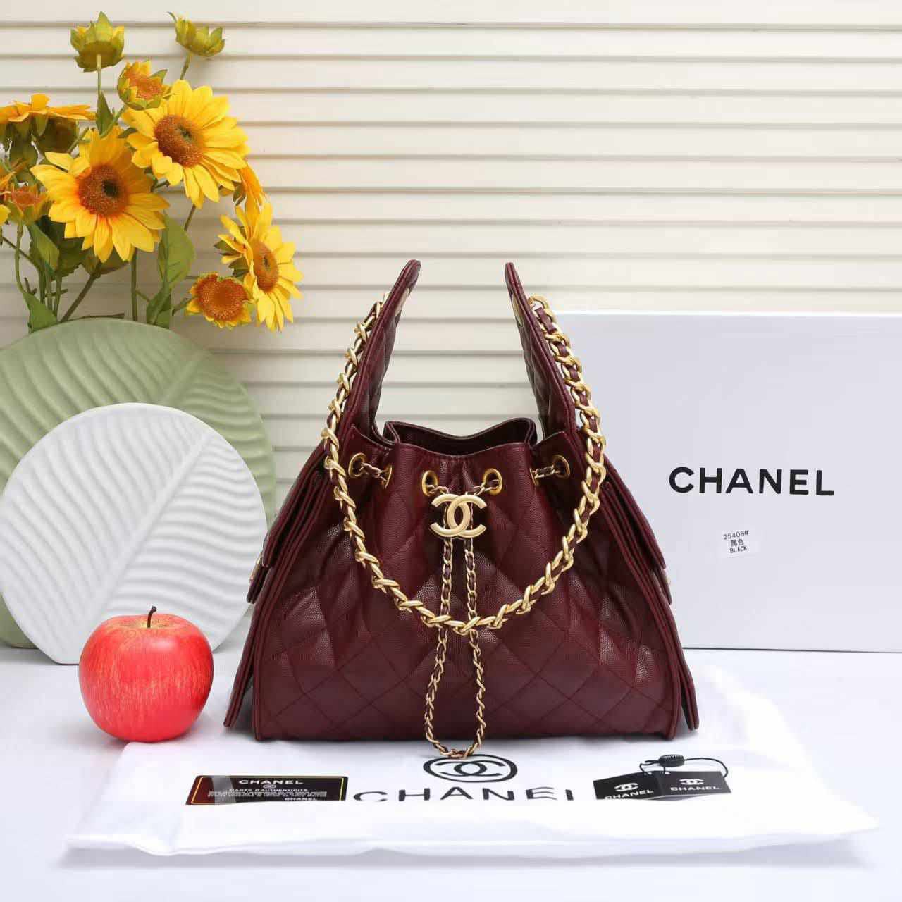 𝟱𝟬% 𝗦𝗽𝗲𝗰𝗶𝗮𝗹 𝗗𝗶𝘀𝗰𝗼𝘂𝗻𝘁 -Premium Quality 𝐂𝐇𝐀𝐍𝐄𝐋 𝐇𝐚𝐧𝐝𝐛𝐚𝐠 Ladies Bag | Made in Italy | Free Delivery All Over Qatar