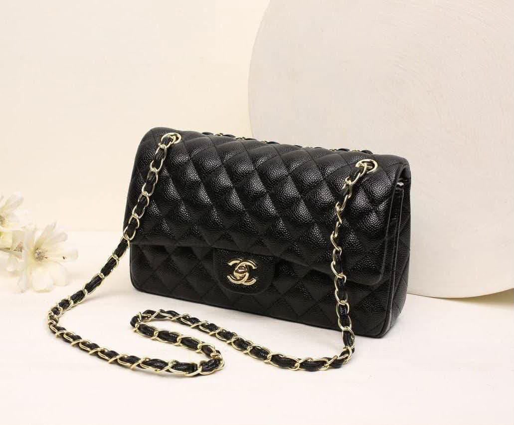 𝟱𝟬% 𝗦𝗽𝗲𝗰𝗶𝗮𝗹 𝗗𝗶𝘀𝗰𝗼𝘂𝗻𝘁 -Premium Quality 𝐂𝐡𝐚𝐧𝐞𝐥 𝐂𝐥𝐚𝐬𝐬𝐢𝐜 Ladies Bag | Made in Italy | Free Delivery All Over Qatar