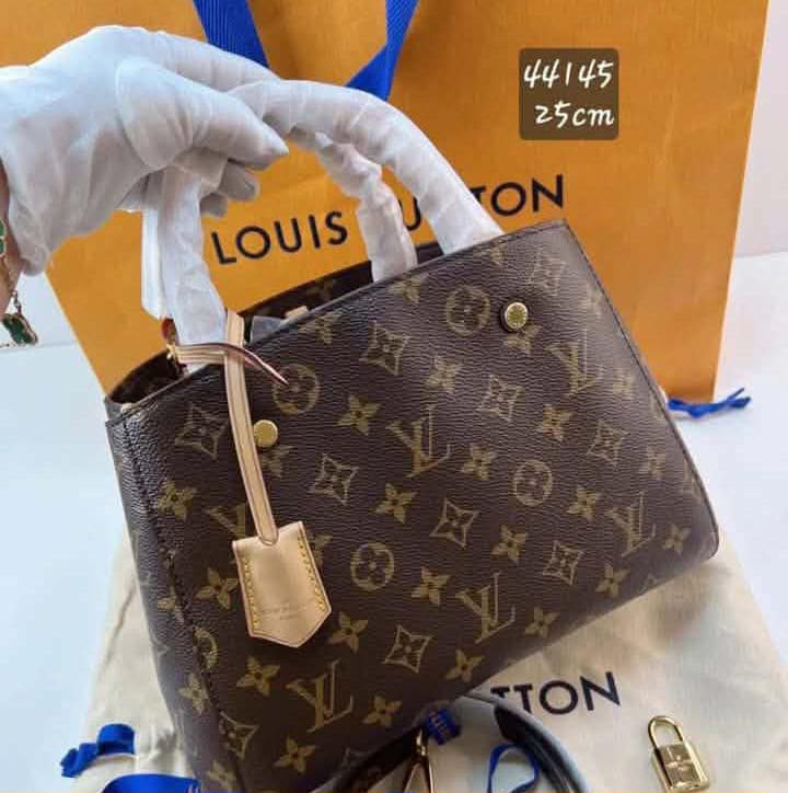 𝟱𝟬% 𝗦𝗽𝗲𝗰𝗶𝗮𝗹 𝗗𝗶𝘀𝗰𝗼𝘂𝗻𝘁 -Premium Quality 𝐥𝐨𝐮𝐢𝐬 𝐯𝐮𝐢𝐭𝐭𝐨𝐧 Ladies Bag | Made in Italy | Free Delivery All Over Qatar