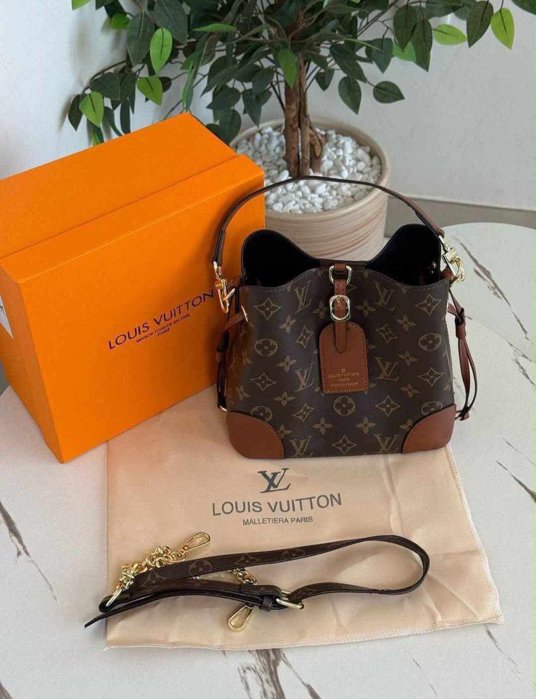 𝟱𝟬% 𝗦𝗽𝗲𝗰𝗶𝗮𝗹 𝗗𝗶𝘀𝗰𝗼𝘂𝗻𝘁 -Premium Quality 𝐥𝐨𝐮𝐢𝐬 𝐯𝐮𝐢𝐭𝐭𝐨𝐧 Ladies Bag | Made in Italy | Free Delivery All Over Qatar